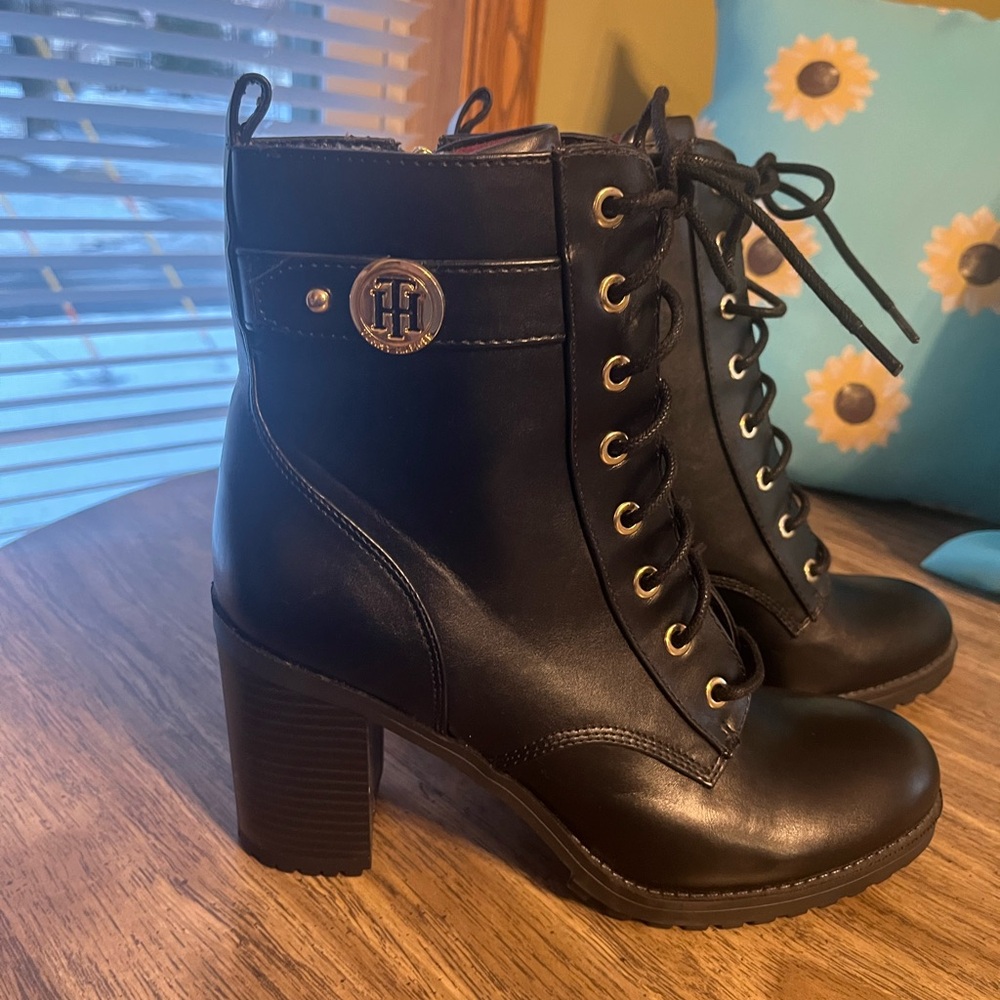 Tommy Hilfiger Women's Black Lace-Up Heeled Boots